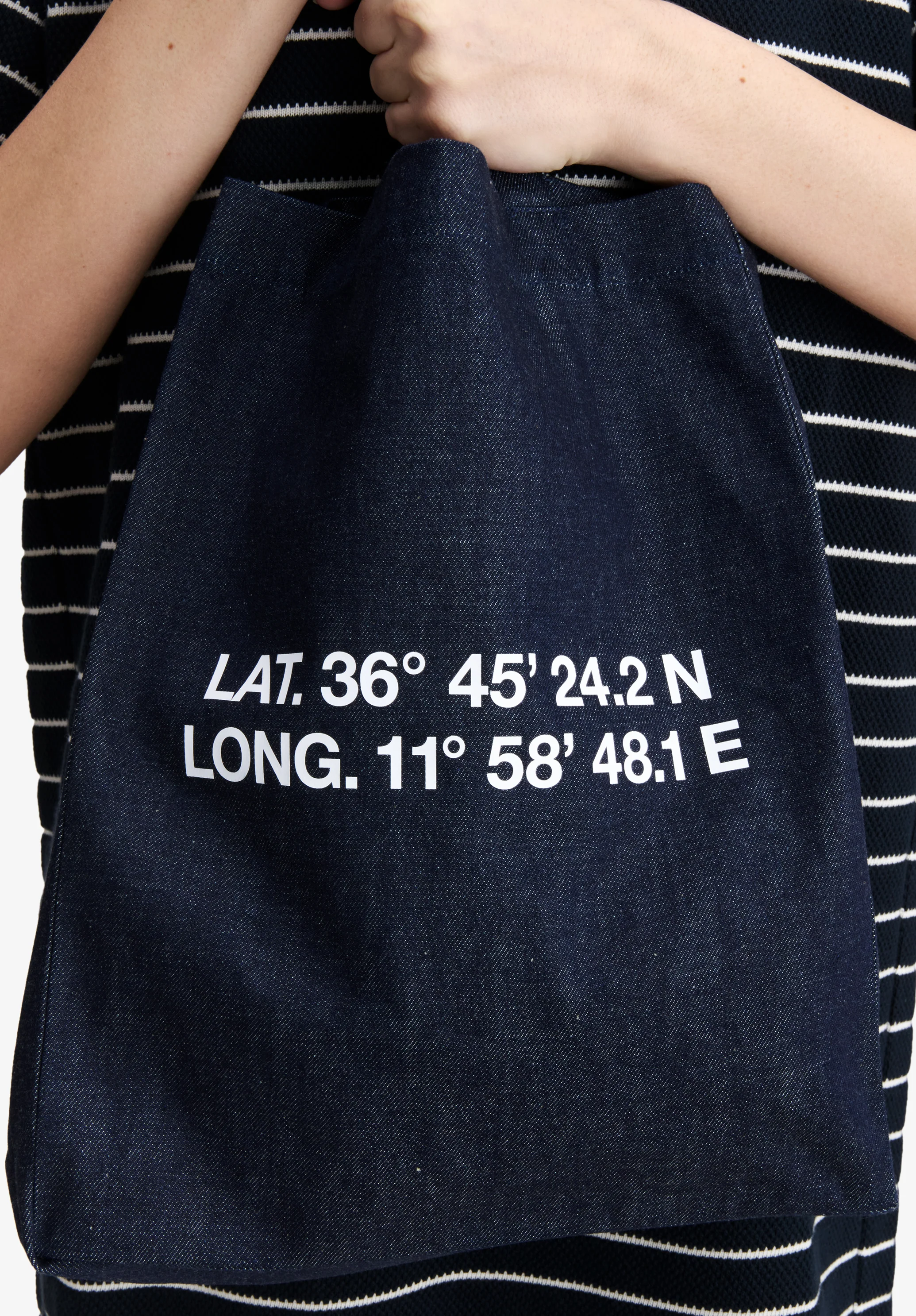 Lou Compass Tote - Image 2