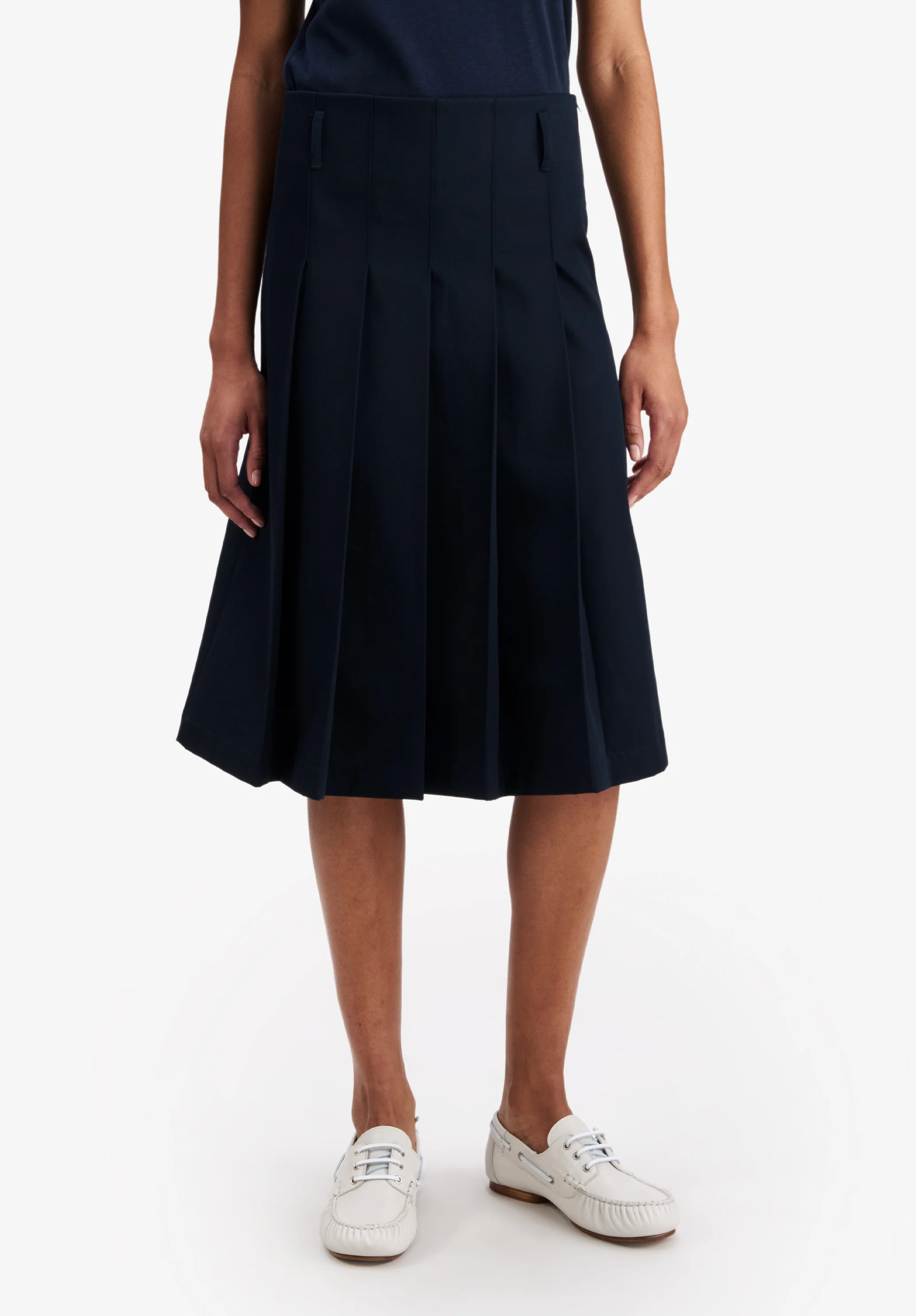 Pleated navy blue skirt - Image 3