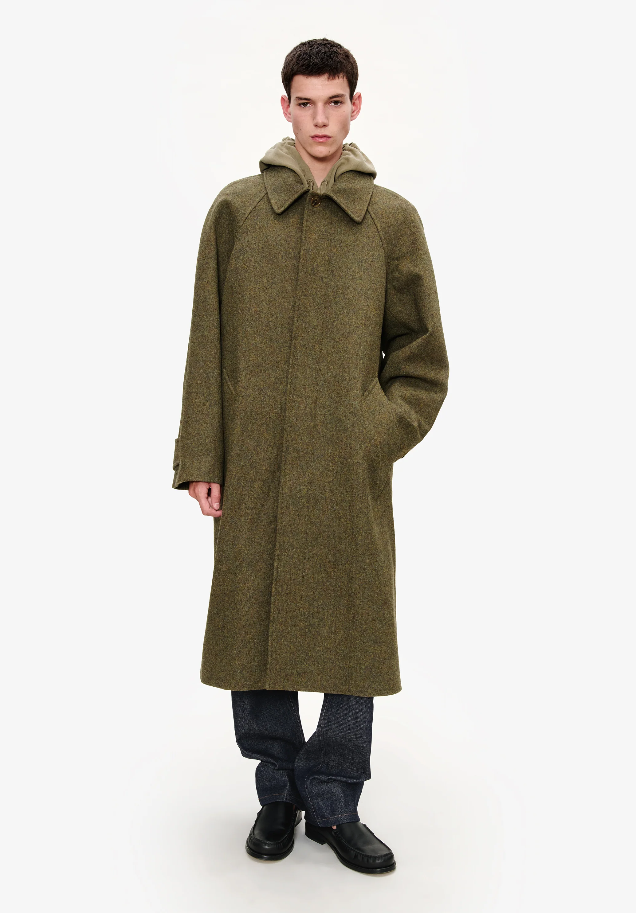 Oversize solid-colour coat with raglan sleeves - Image 4