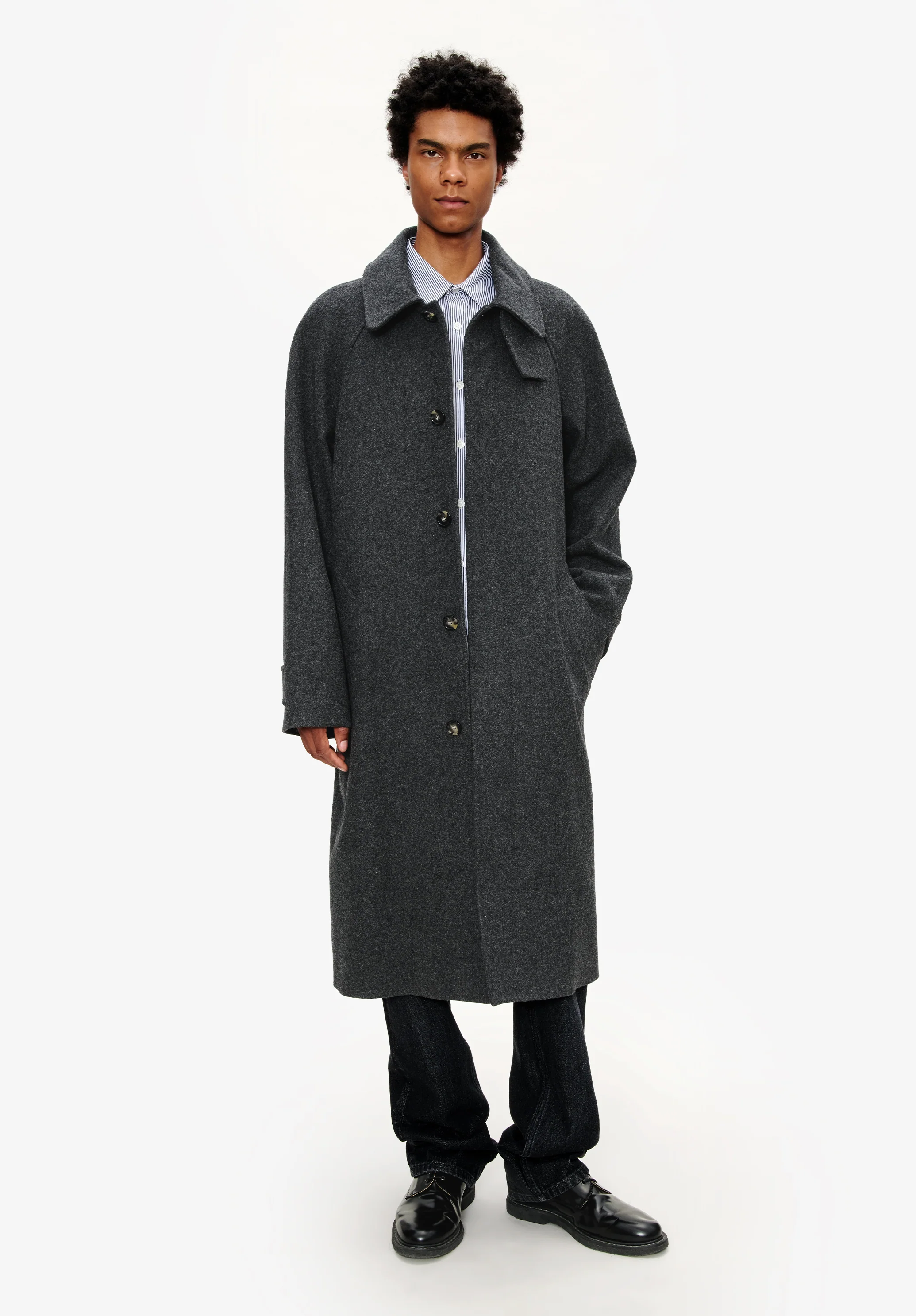 Oversize solid-colour coat with raglan sleeves - Image 2
