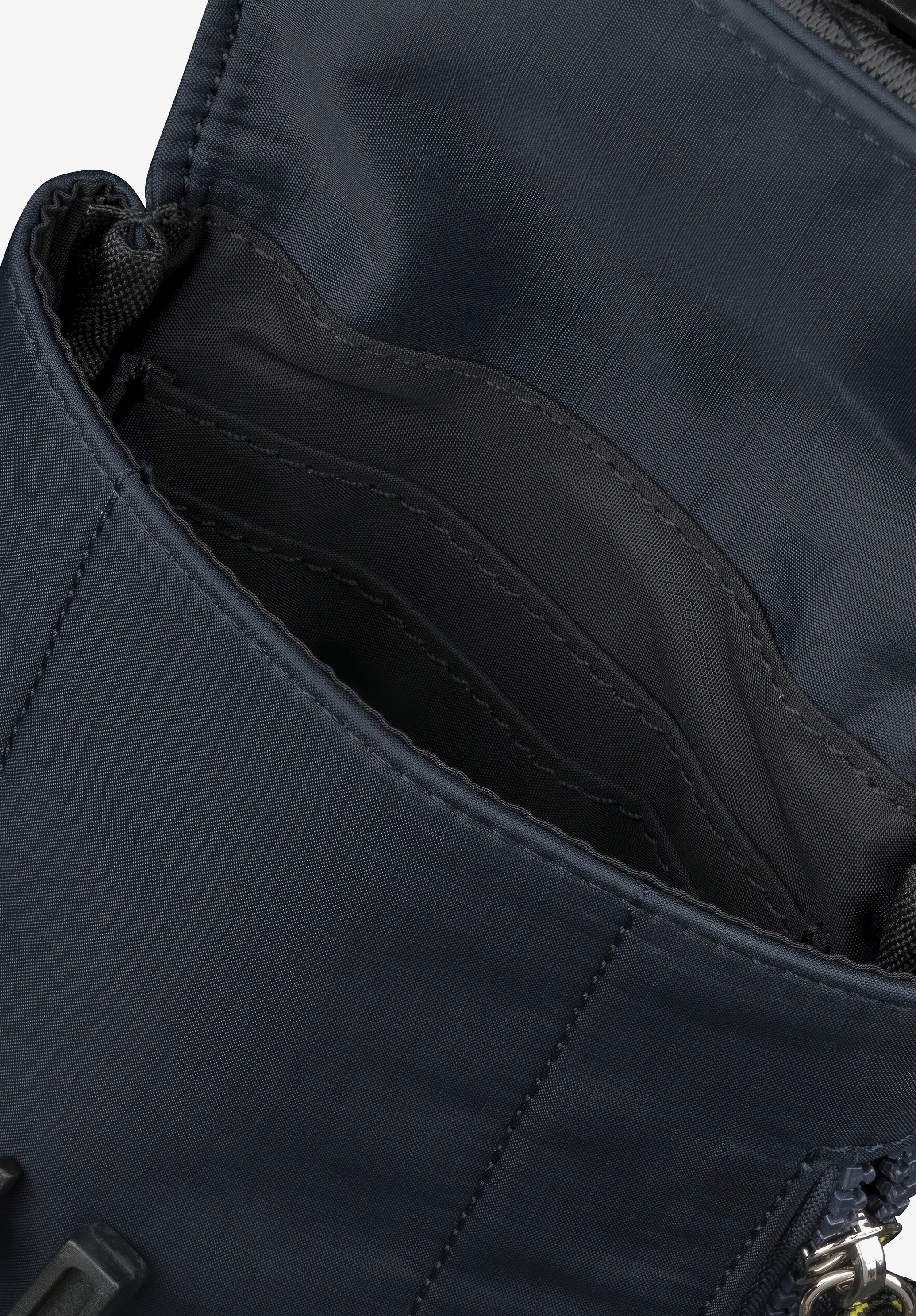 Trek crossbody pouch - Image 5